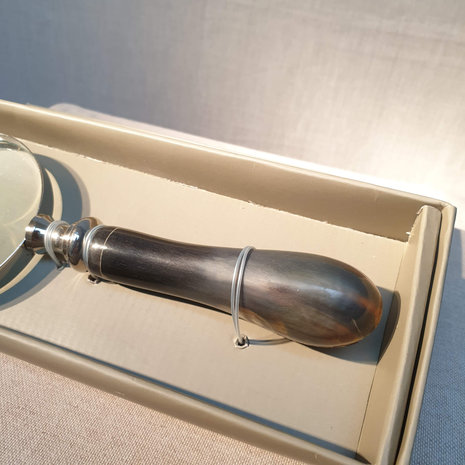 Horn Magnifier 20cm